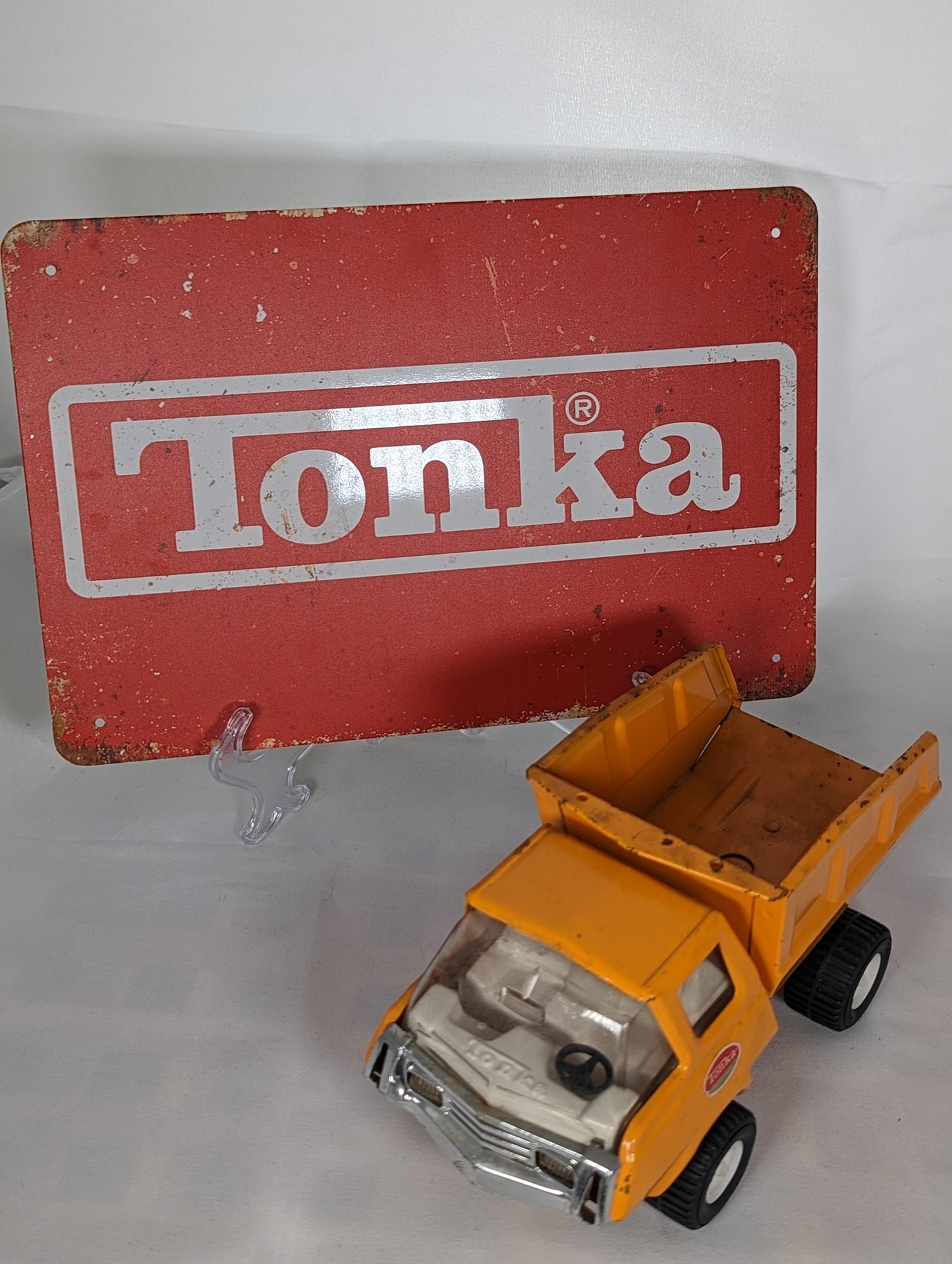 Tonka Toys - Metal Tipper Truck