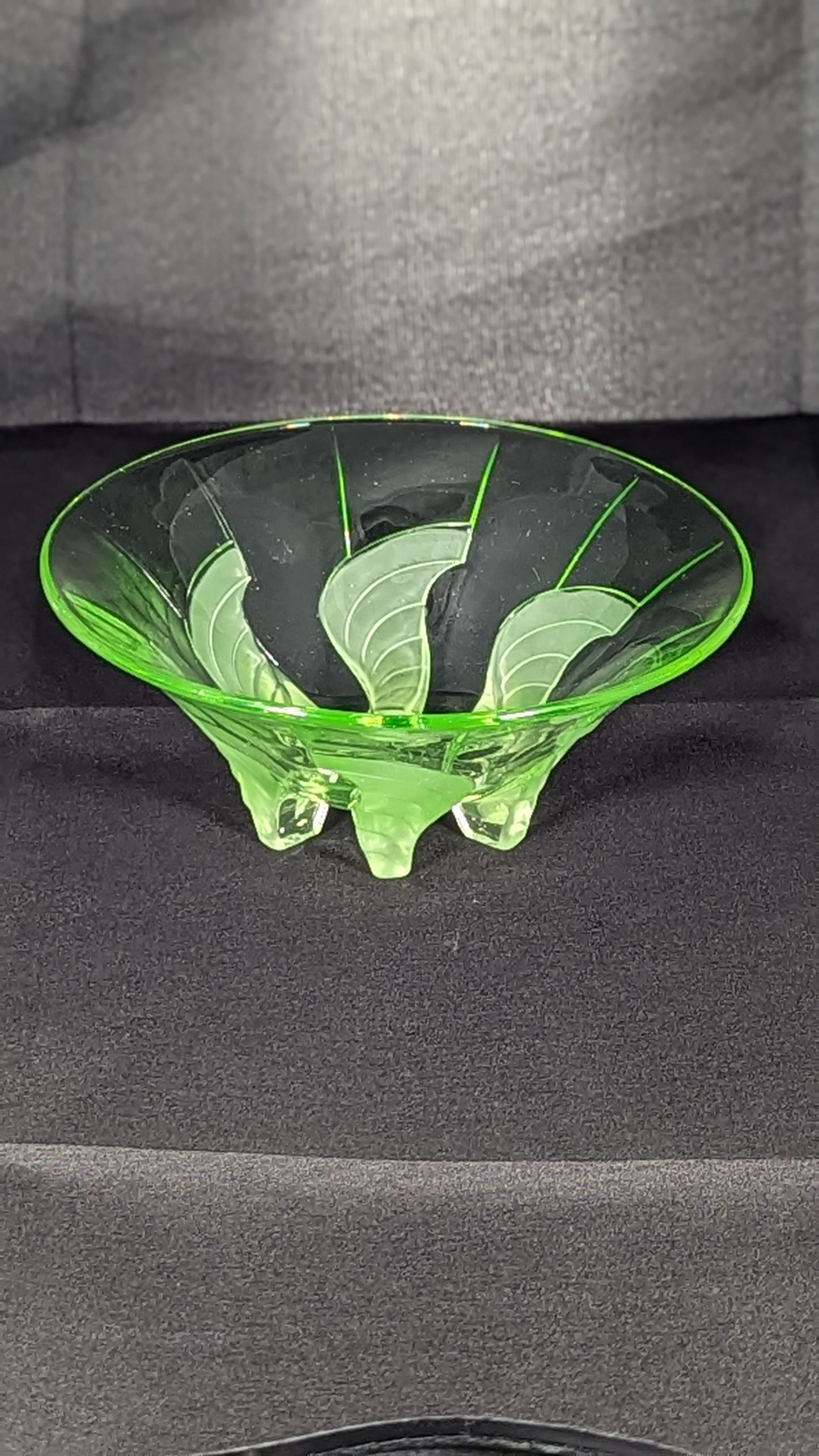 Vintage Vaseline Glass Fruit Bowl 1920's
