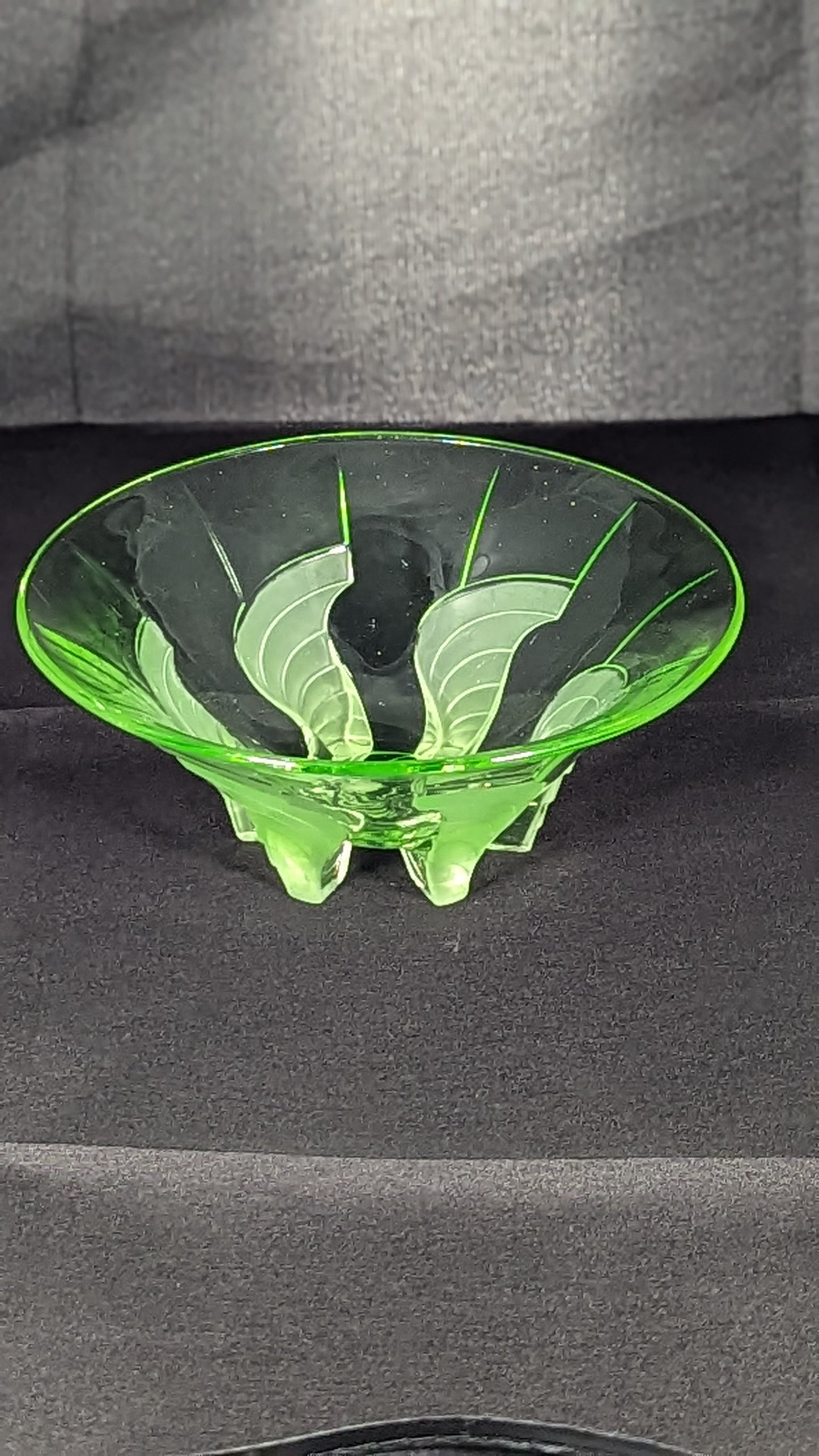 Vintage Vaseline Glass Fruit Bowl 1920's