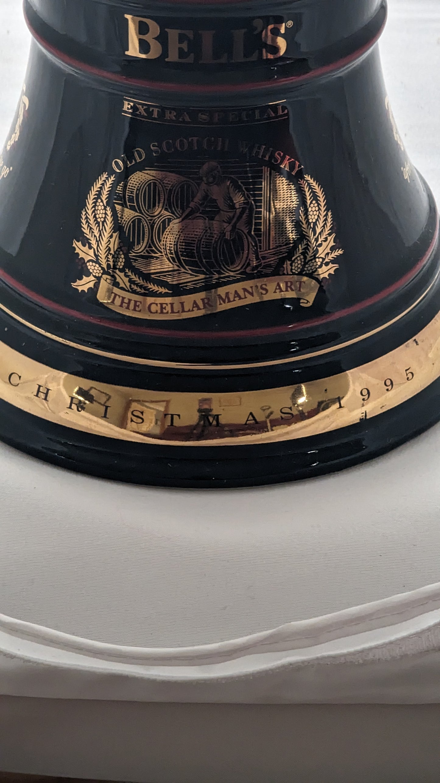 Wade Ceramic Bells Extra Special Scotch Whisky Decanter Lg