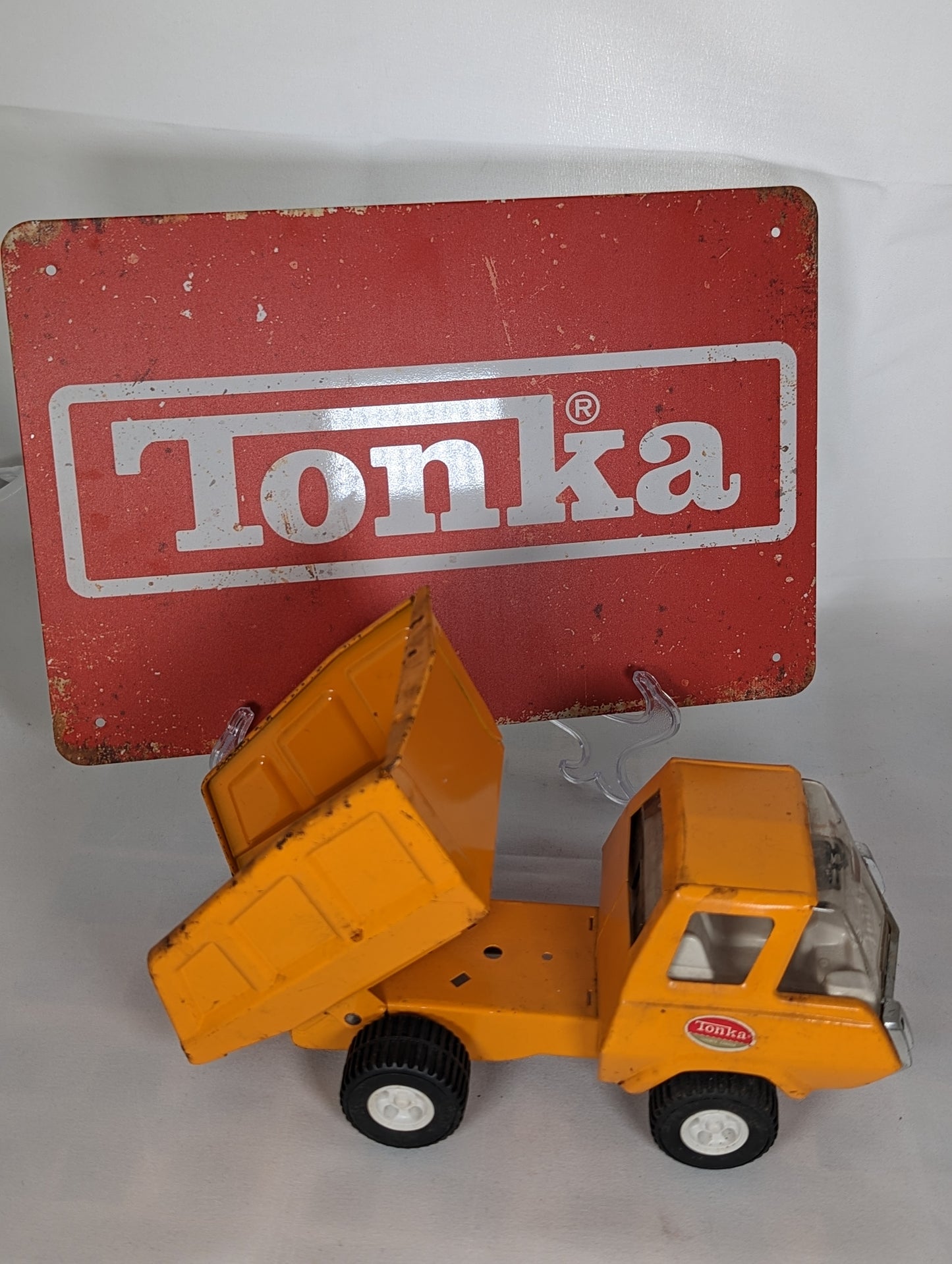 Tonka Toys - Metal Tipper Truck