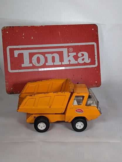 Tonka Toys - Metal Tipper Truck